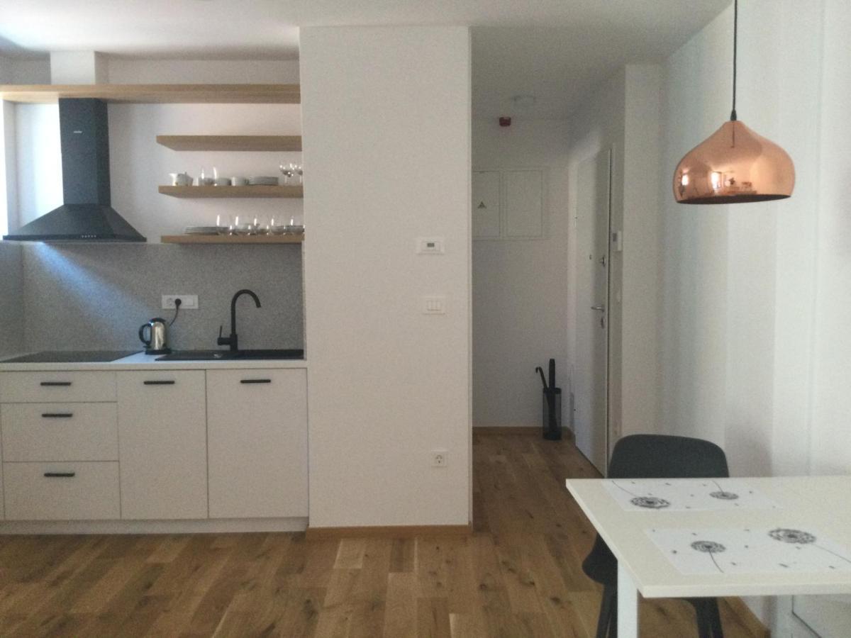 Lovely Studio Appartment With Patio Near The Sea Koper Eksteriør bilde